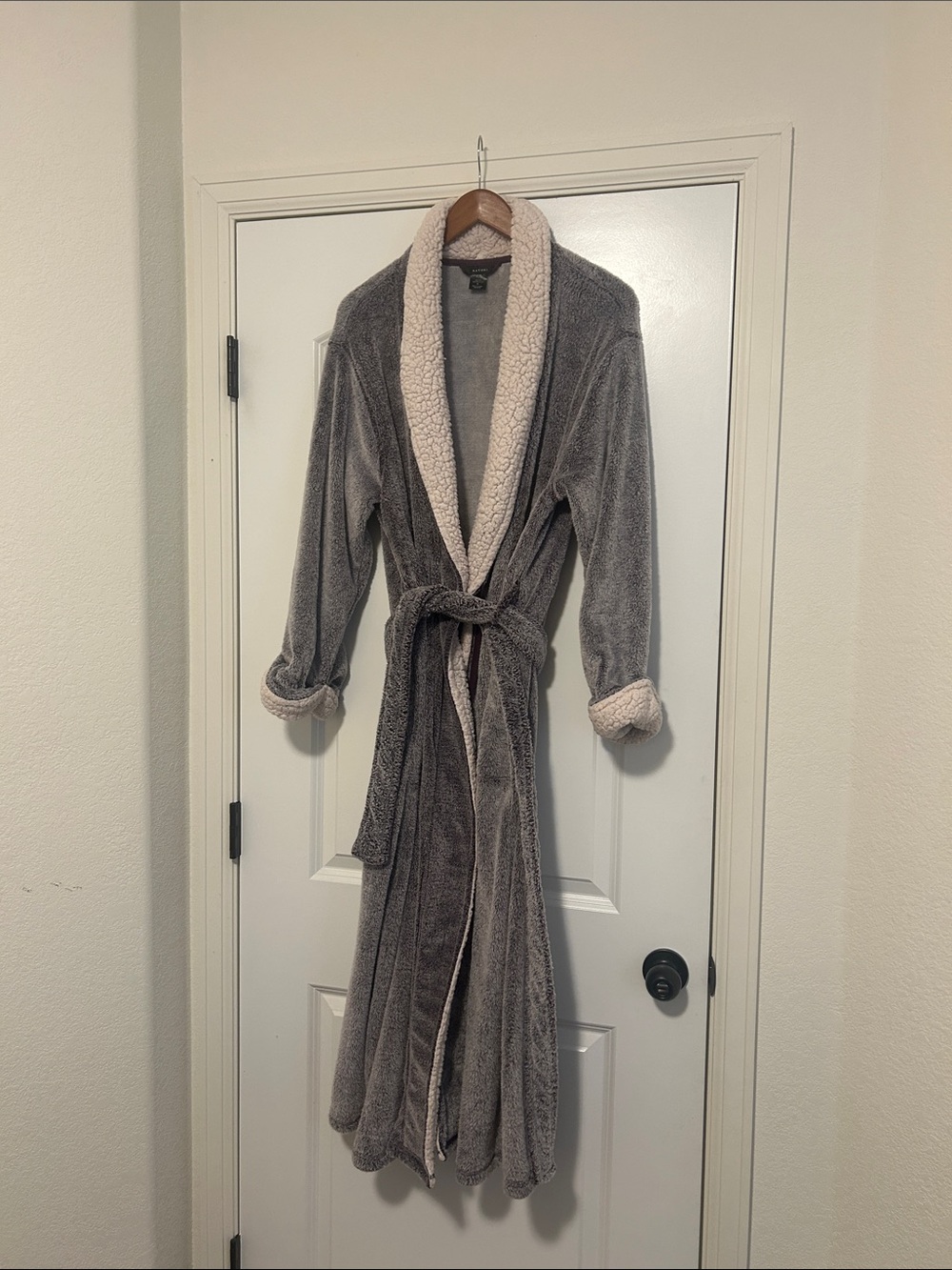 Natori Gray Plush Robe with Cream Sherpa Trim Size XL